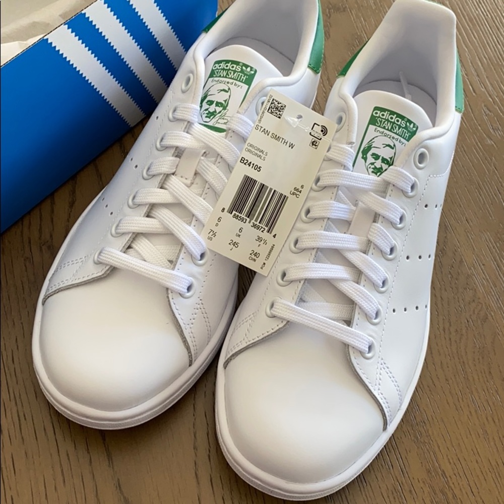 NIB Adidas Stan Smith Women 7.5 Shoes (B24105)